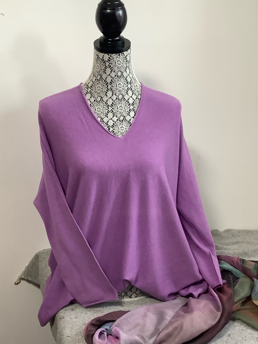 Women's V-Neck Sweater in Lilac